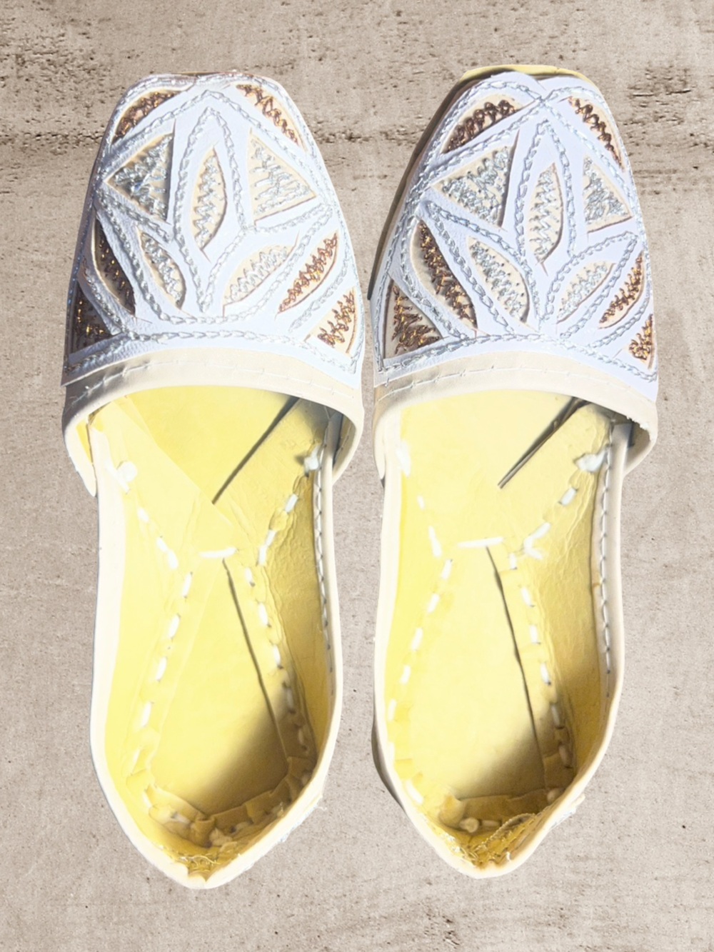 Stunning Handcrafted Embroidered Khussa / Jutti Flats